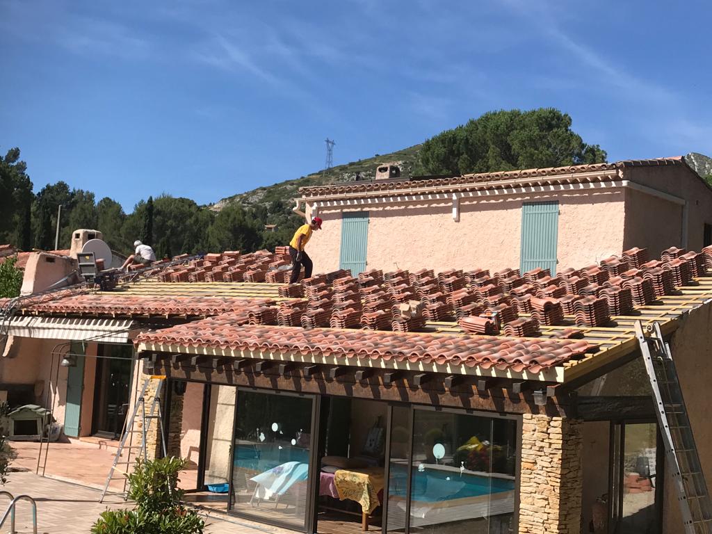 Travaux de couverture dans le Var